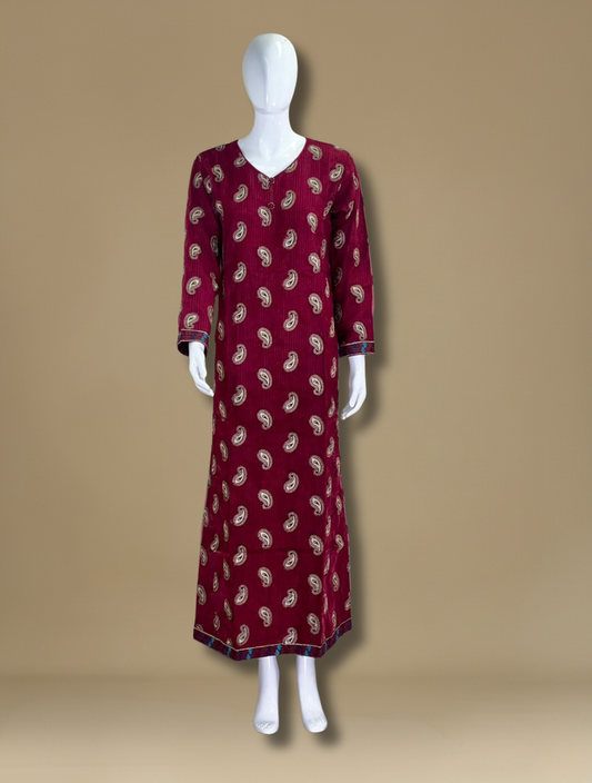 جلابية راقية بتطريز فاخر بنقشة البيزلي